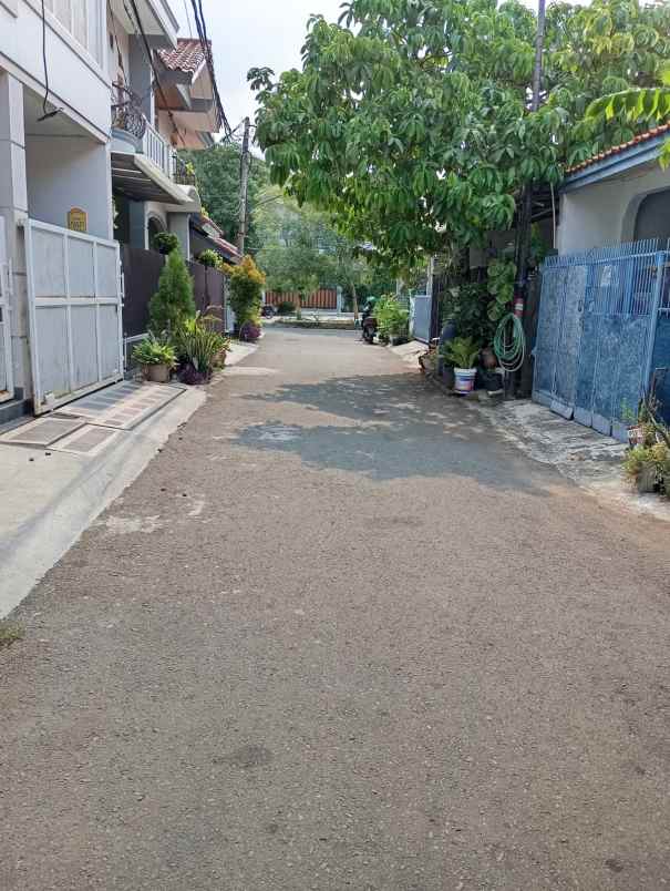 dijual rumah jl raden inten raya duren