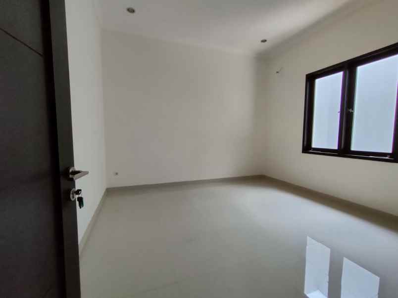 dijual rumah jl raya jatimakmur