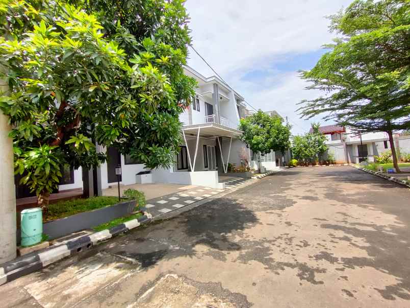 dijual rumah jl raya jatimakmur