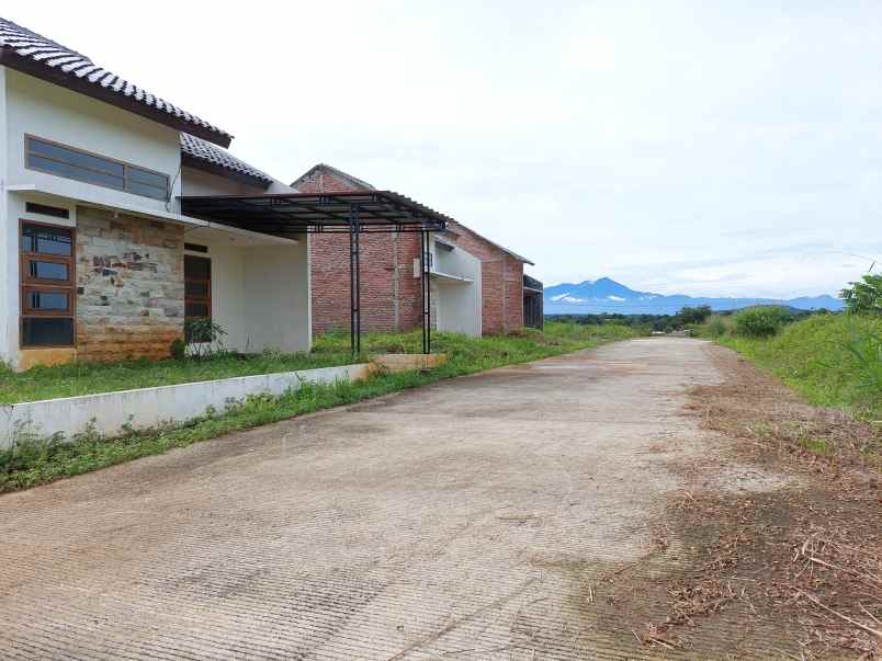 dijual rumah jl raya kalisuren