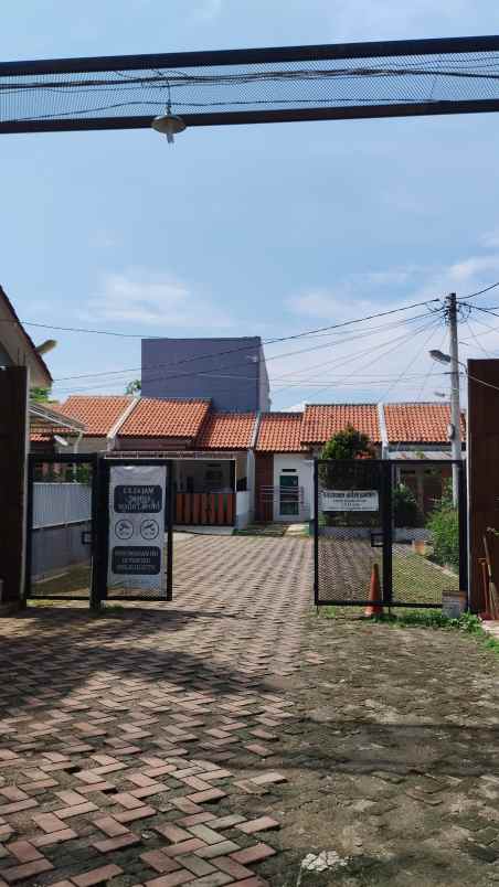 dijual rumah jl raya kalisuren