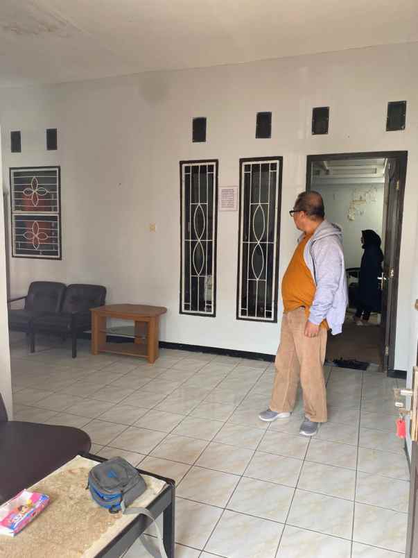 dijual rumah jl raya samarang tarogong