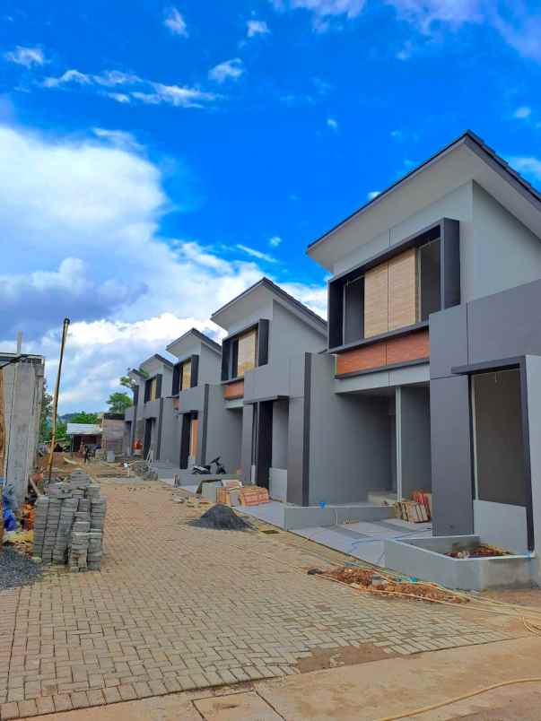 dijual rumah jl reni jaya