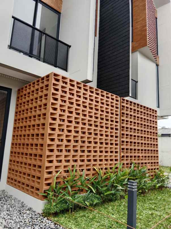 dijual rumah jl rusa 4