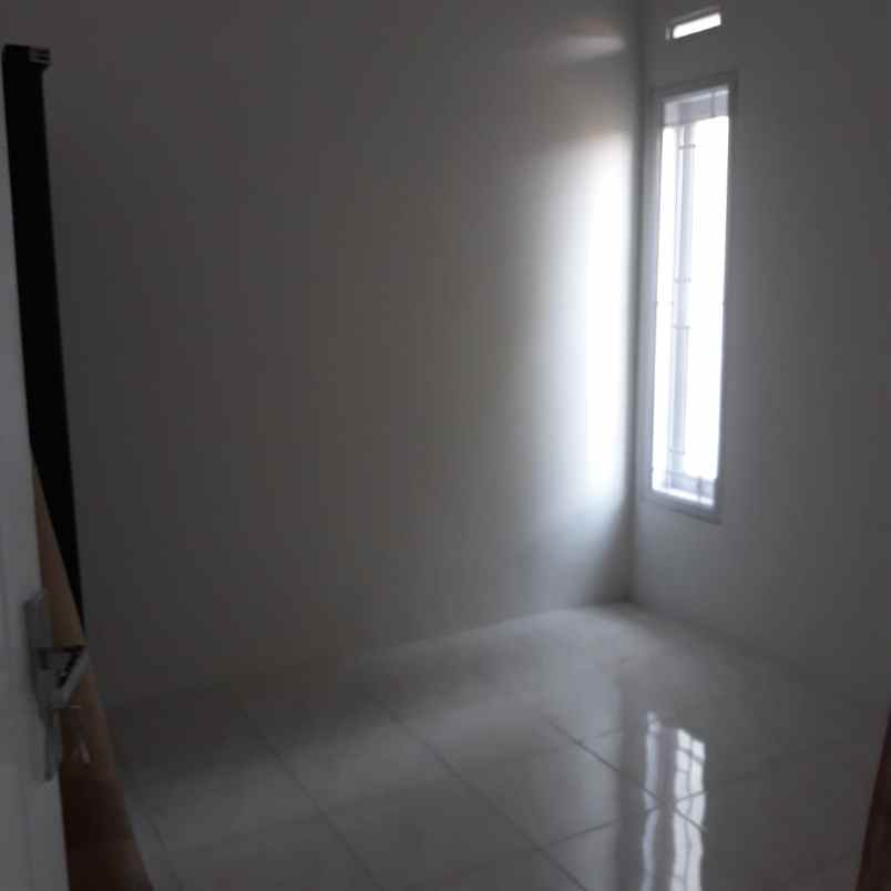 dijual rumah jl sarimadu