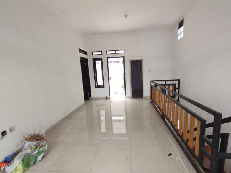 dijual rumah jl sariwangi gegerkalong