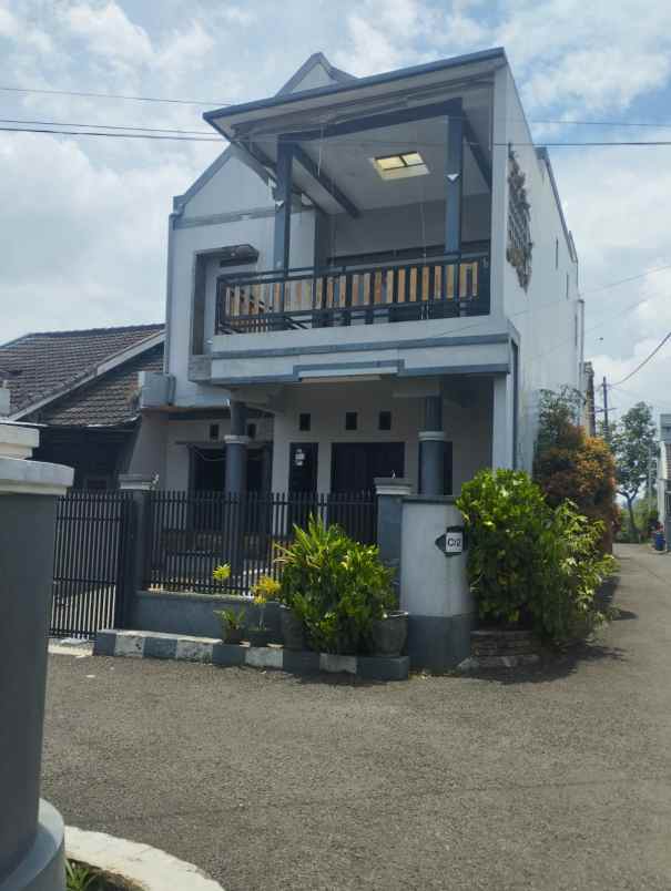 dijual rumah jl sariwangi gegerkalong
