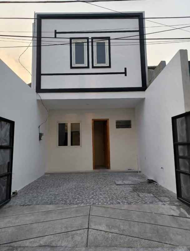 dijual rumah jl semolowaru sel