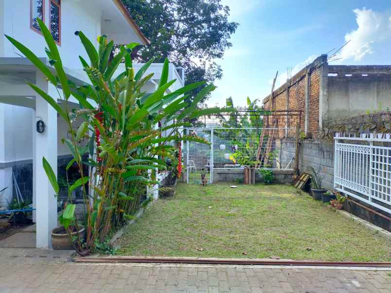 dijual rumah jl setiabudi regency