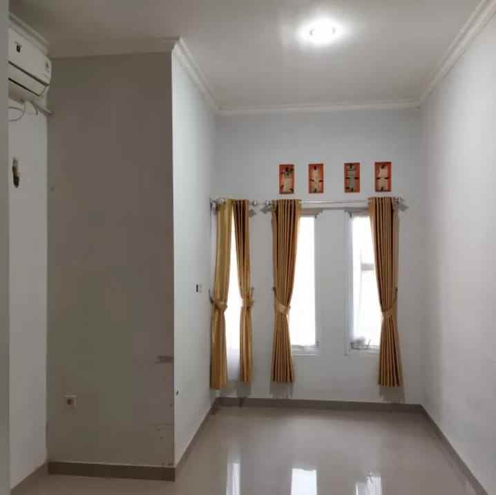 dijual rumah jl surilang kp gedong