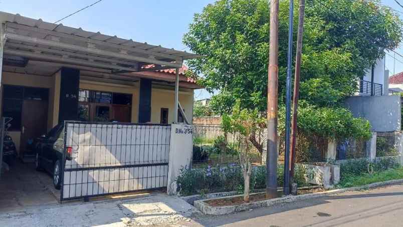 dijual rumah jl tarumanagara