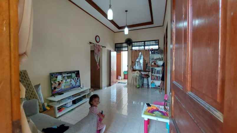 dijual rumah jl tarumanagara