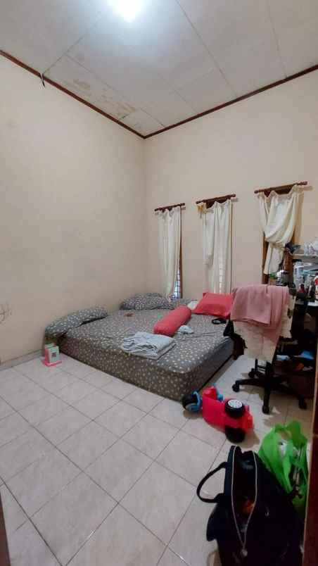 dijual rumah jl tarumanagara