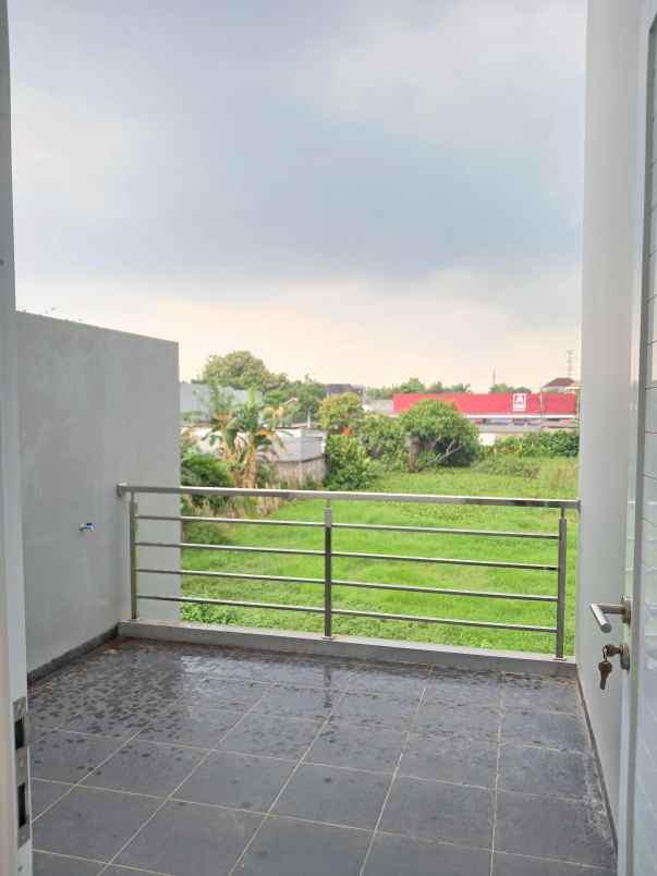 dijual rumah jln mayang pratama