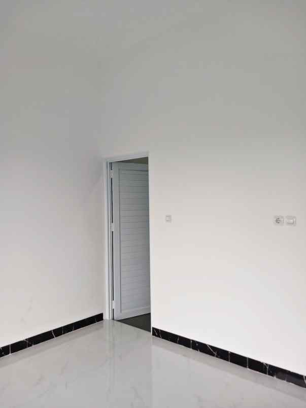 dijual rumah jln mayang pratama