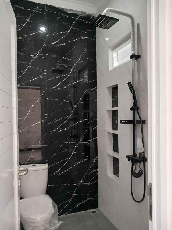 dijual rumah jln mayang pratama