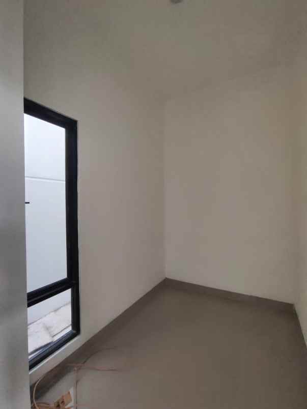 dijual rumah jln raya tapos depok