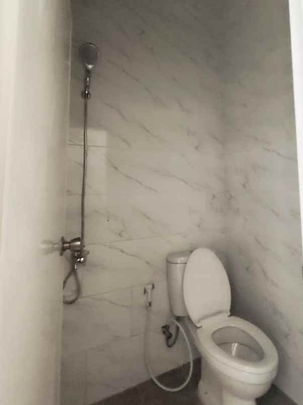 dijual rumah jln raya tapos depok