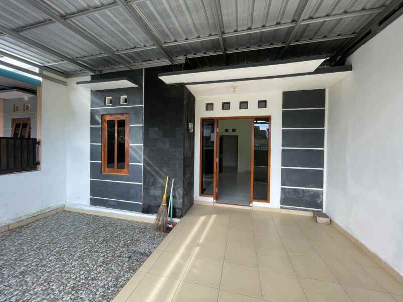 dijual rumah joho