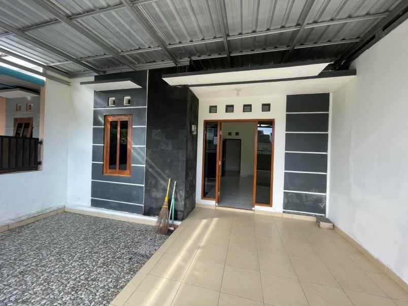 dijual rumah joho