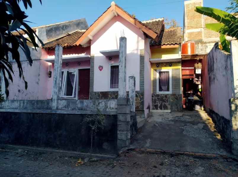 dijual rumah junrejo