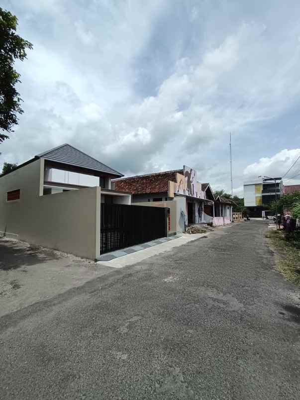 dijual rumah kaliurang km 10