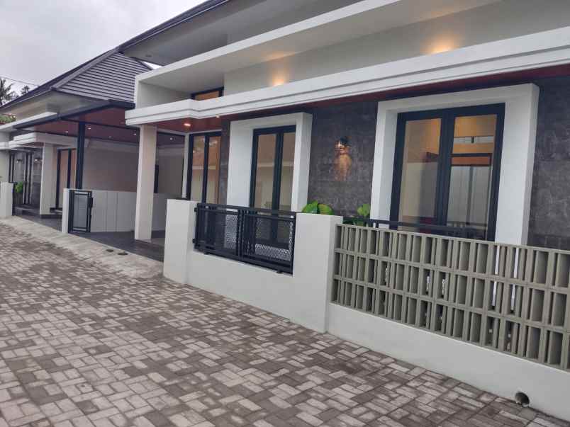 dijual rumah kaliurang km 14