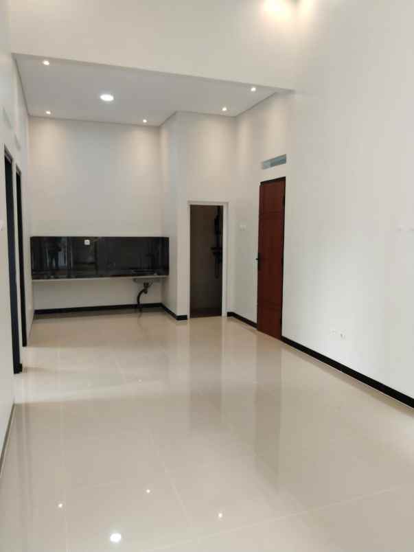 dijual rumah kaliurang km 14