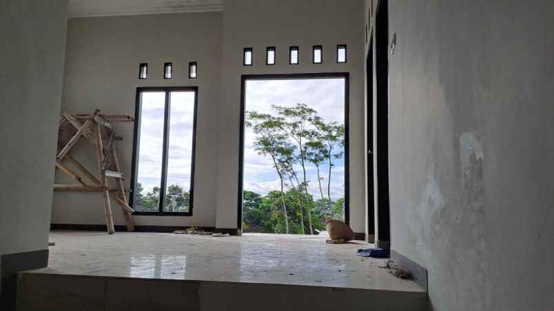 dijual rumah karanglo