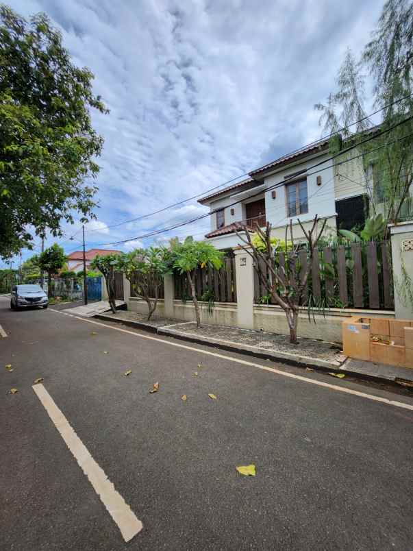 dijual rumah kav dki pondok kelapa