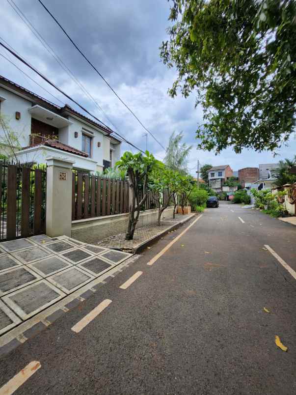 dijual rumah kav dki pondok kelapa