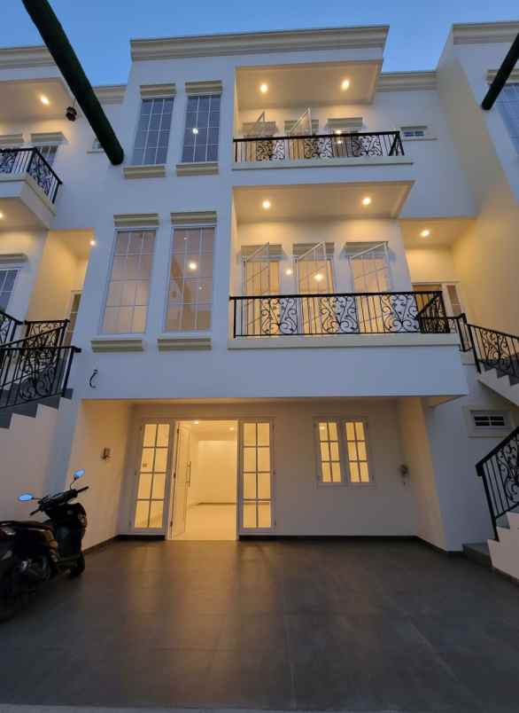 dijual rumah kayu putih jakarta timur