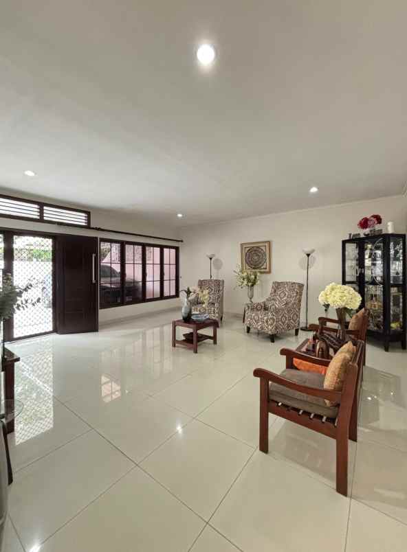 dijual rumah kebayoran baru