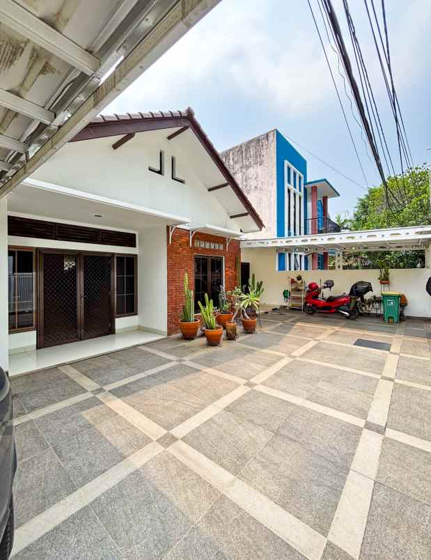 dijual rumah kebayoran baru