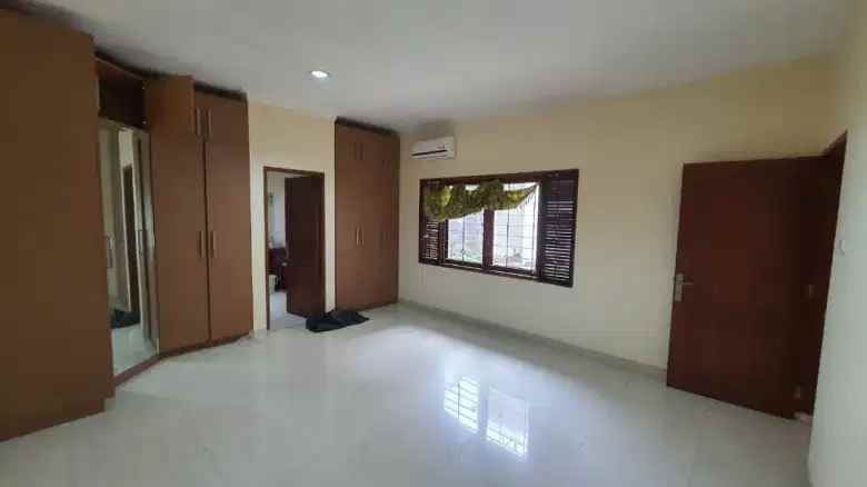 dijual rumah kebayoran lama