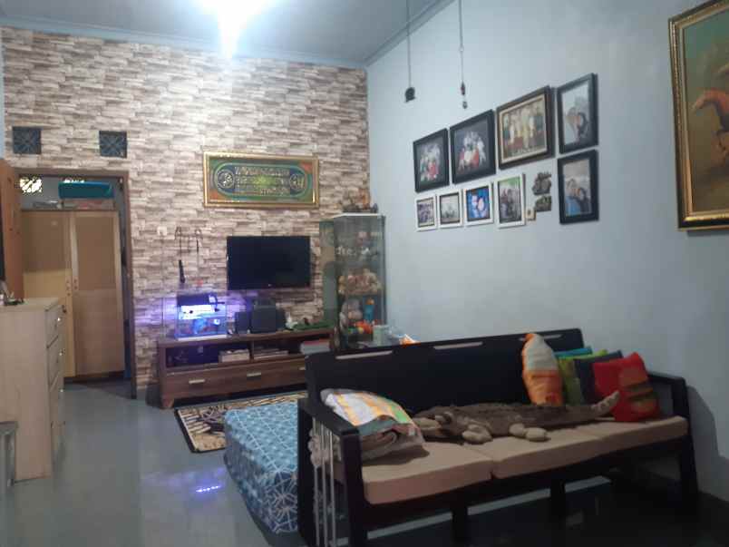 dijual rumah kebonsari