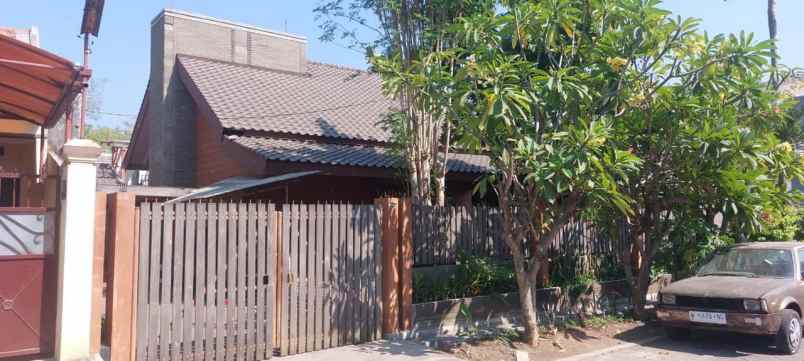 dijual rumah kebonsari lvk