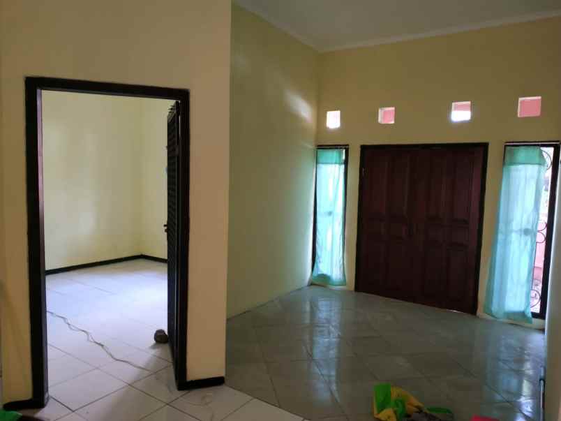 dijual rumah kebraon indah