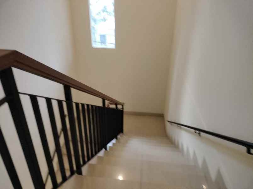 dijual rumah kemang