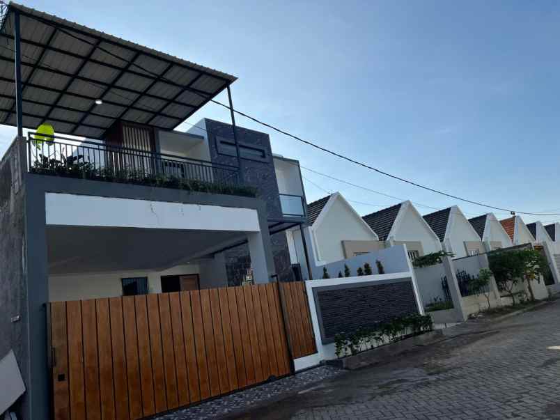 dijual rumah kencana residence