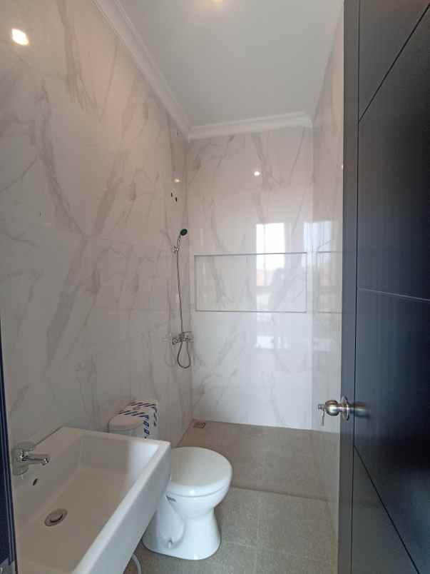 dijual rumah klampis