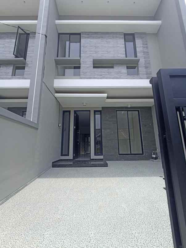 dijual rumah klampis