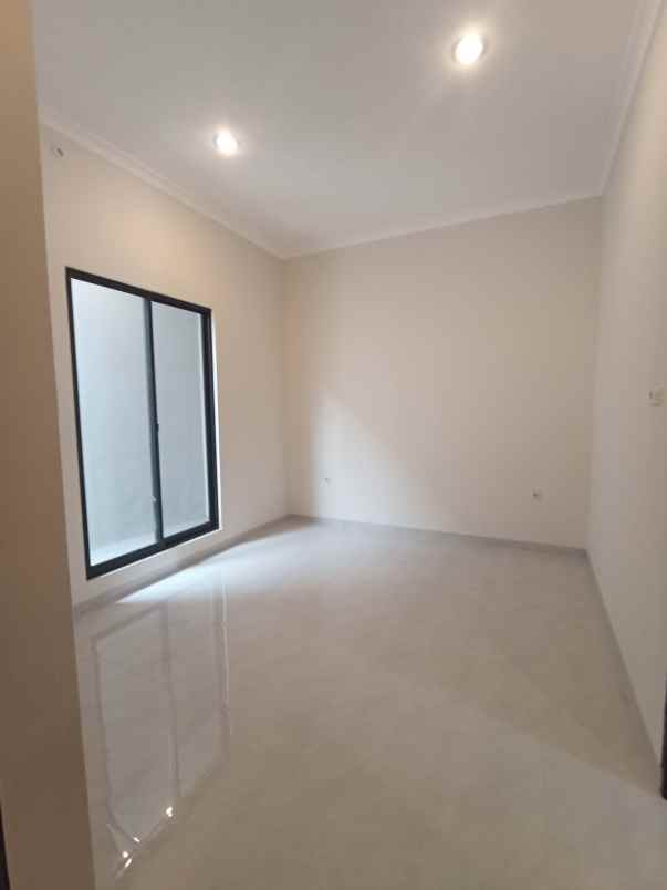 dijual rumah klampis