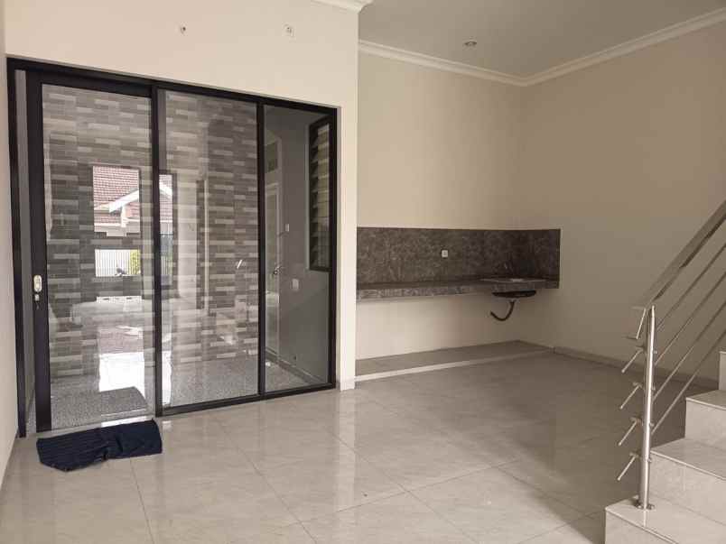 dijual rumah klampis semolo timur