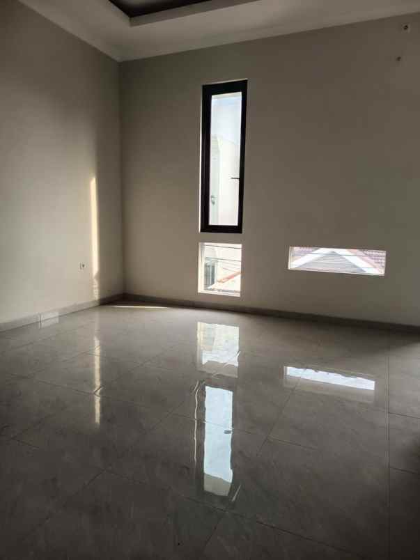 dijual rumah klampis semolo timur