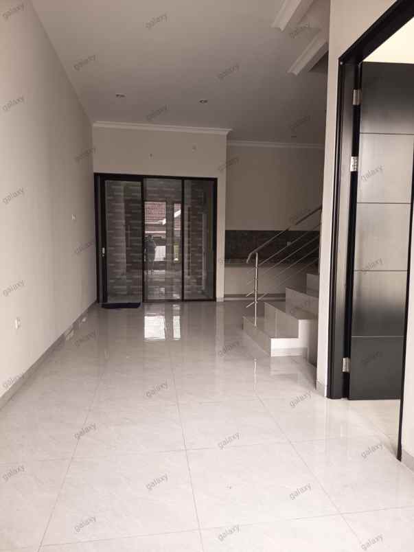 dijual rumah klampis semolo timur