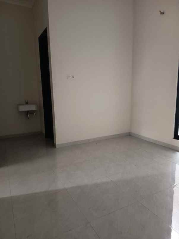 dijual rumah klampis semolo timur