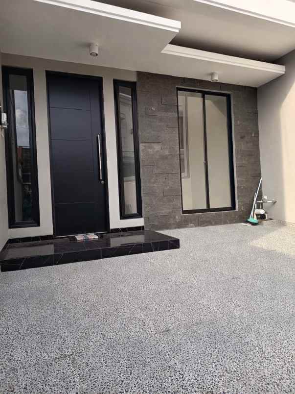 dijual rumah klampis semolo timur