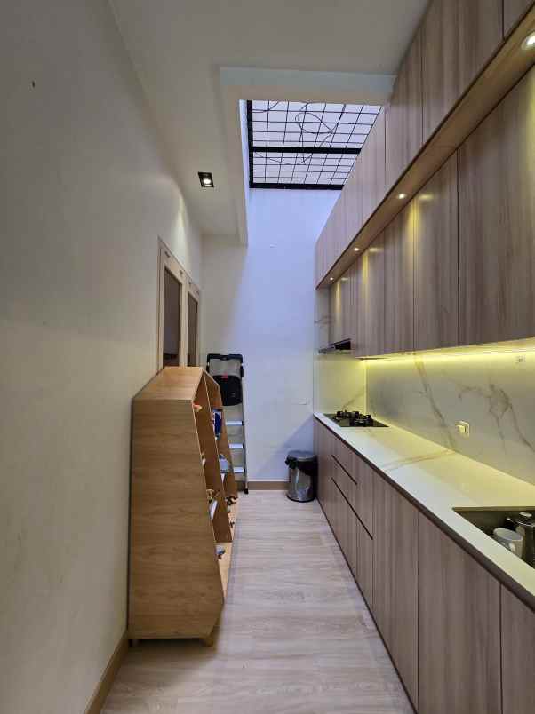 dijual rumah komplek billymoon pondok