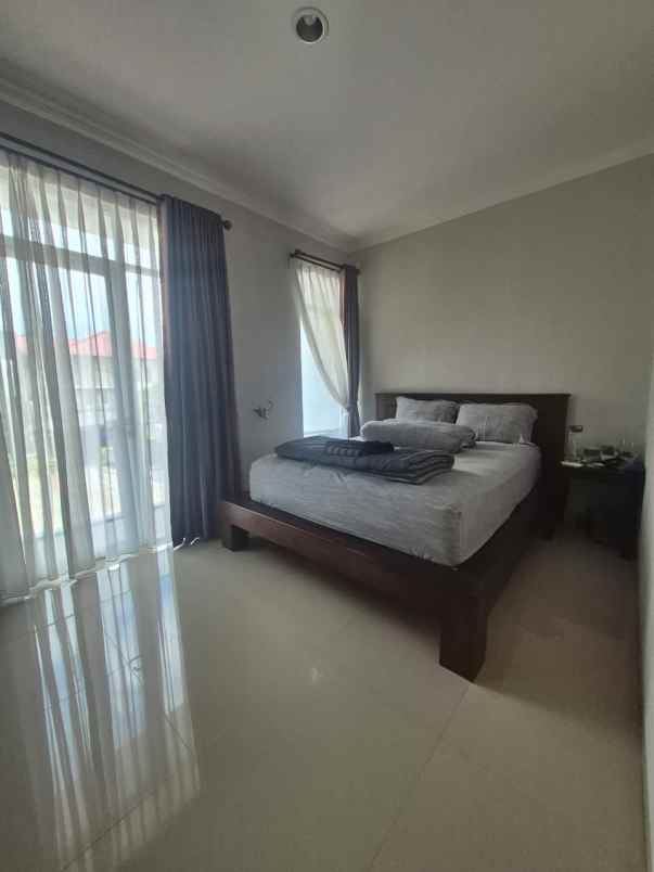 dijual rumah komplek ciwaruga